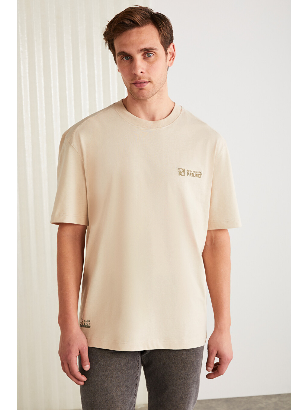 Zeus Erkek Nakış Detaylı Regular Organik Pamuklu Örme Bisiklet Yaka Bej T-shirt-2
