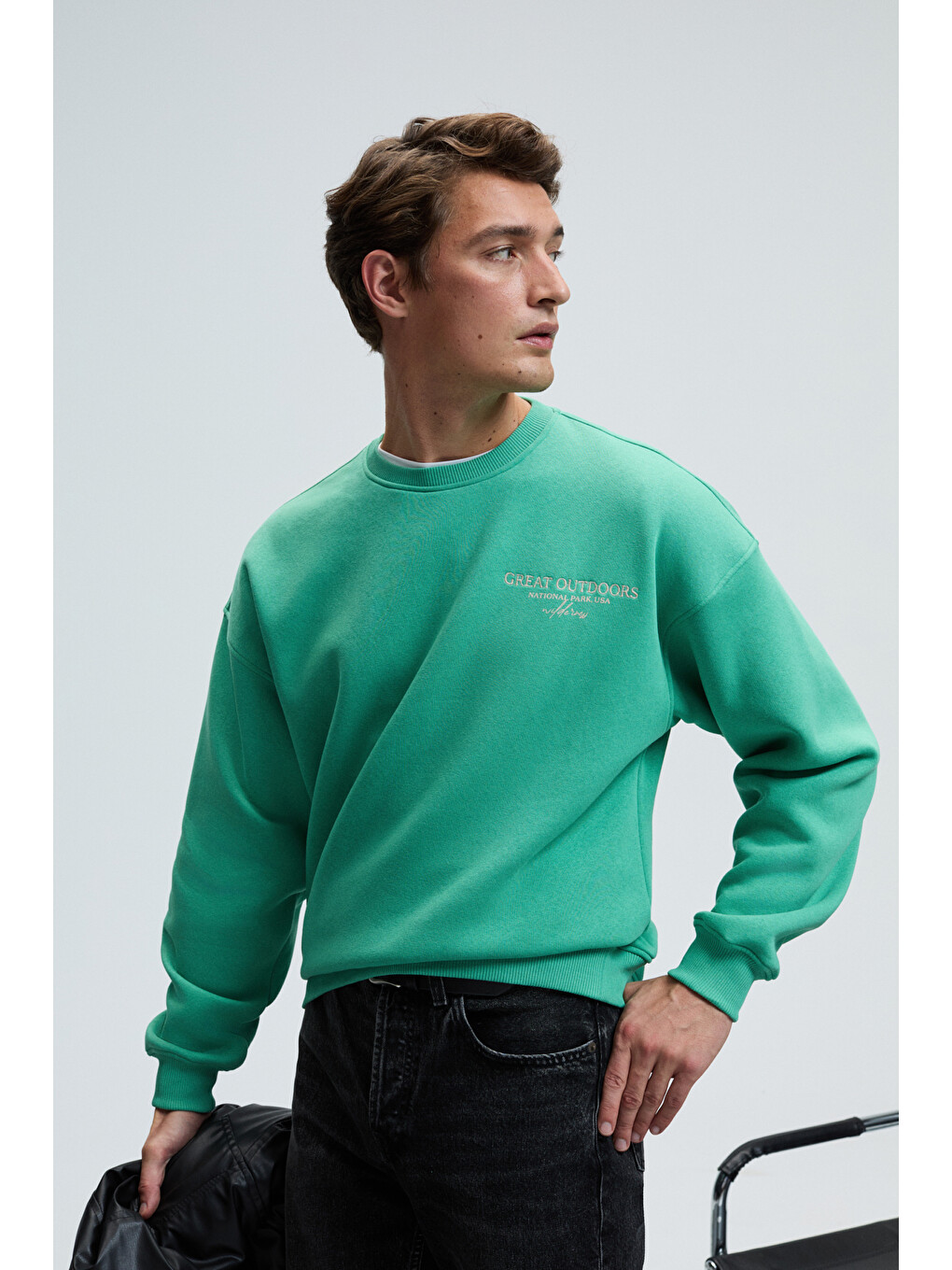 Percy Erkek Yuvarlak Yaka Göğsü Nakışlı Sırtı Baskılı Oversize Yeşil Sweatshirt-1