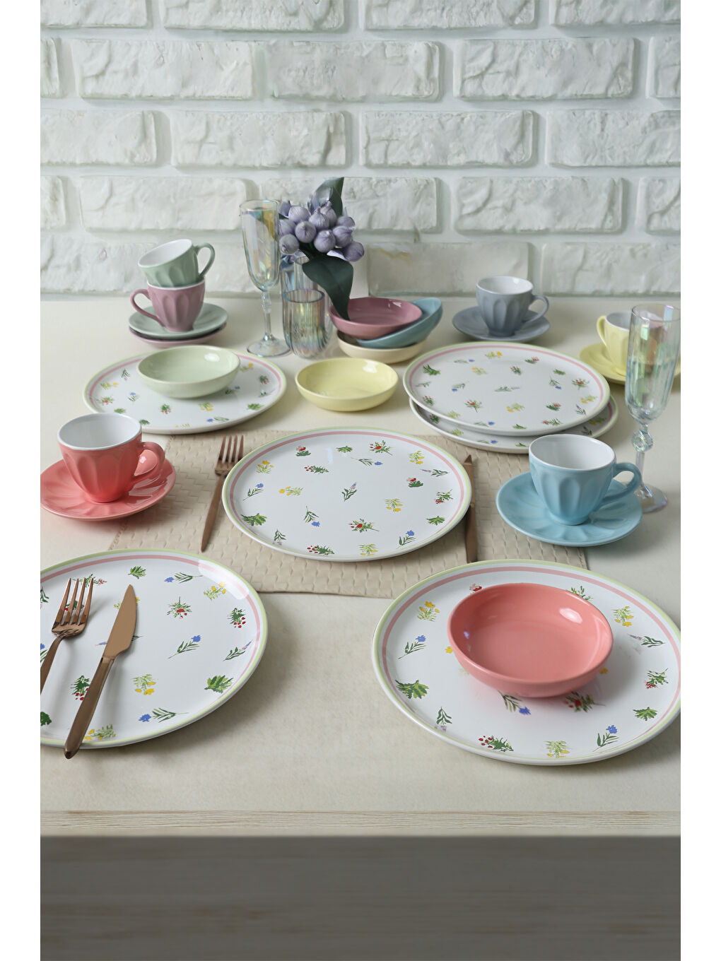 Karışık Bahar Çiçekleri Çeyiz Seti 24 Parça 6 kişilik