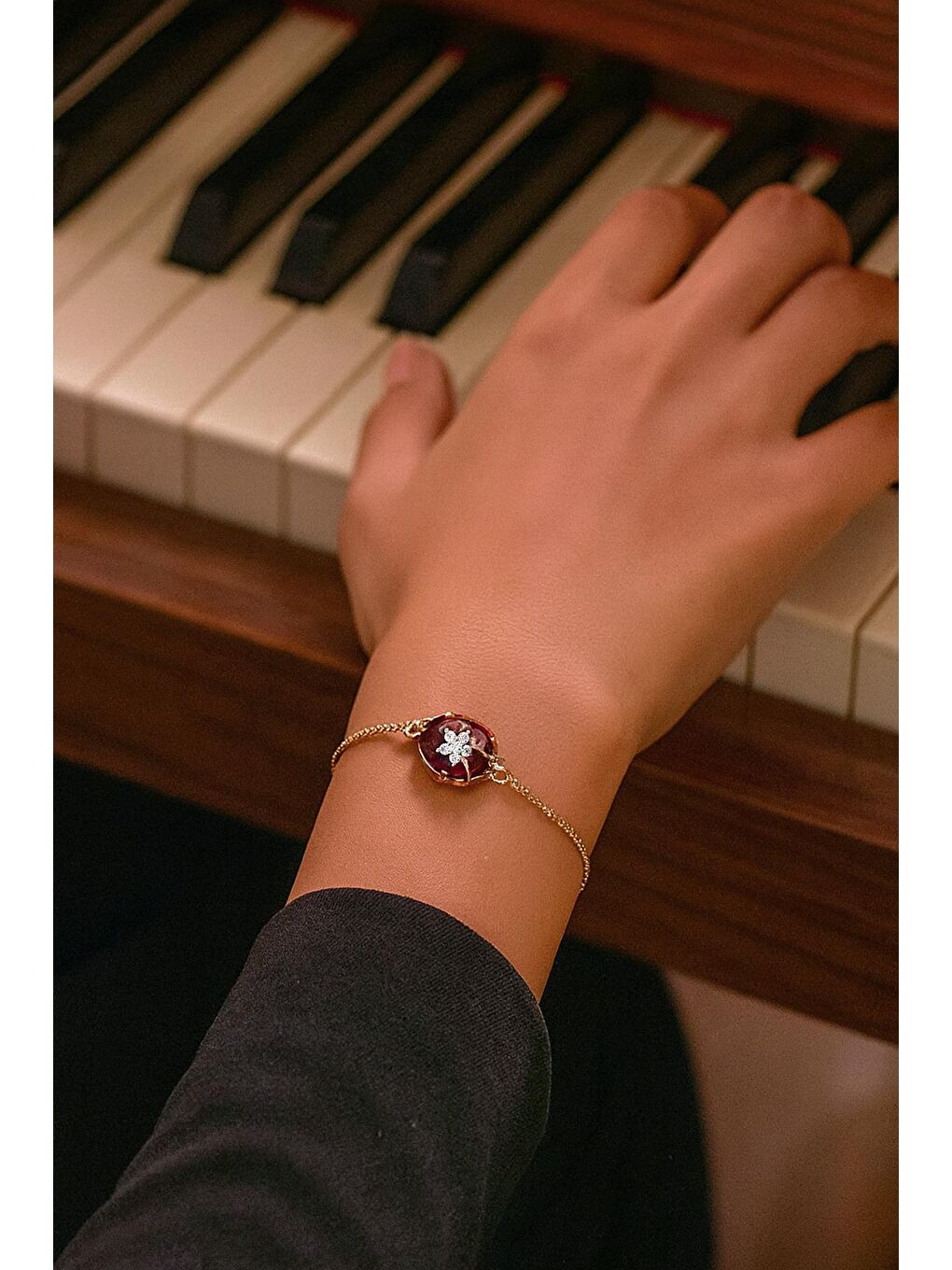 Kırmızı 18 Ayar Gerçek Altın Kaplama Kristal Taşlı Asansör Bileklik-1