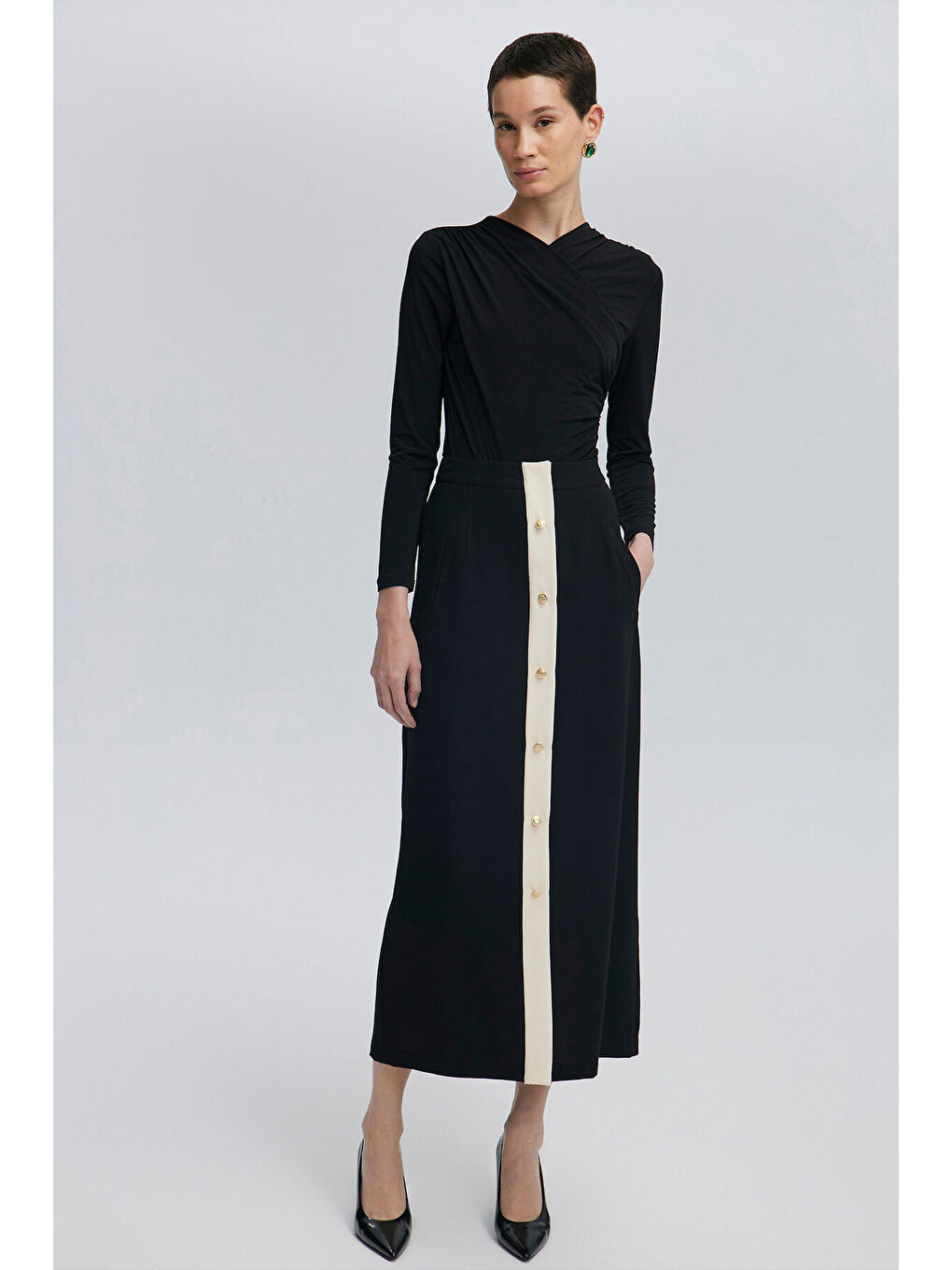 Siyah Gold Düğmeli Krep Etek