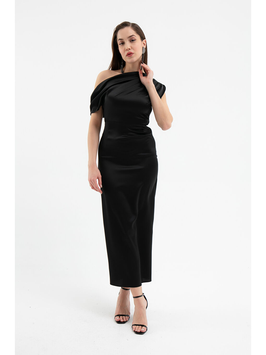Kadın Siyah Degaje Yaka Yırtmaçlı Saten Midi Elbise-1