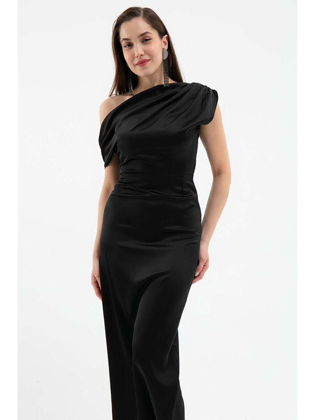 Kadın Siyah Degaje Yaka Yırtmaçlı Saten Midi Elbise-2