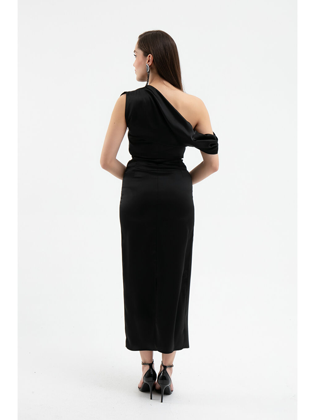 Kadın Siyah Degaje Yaka Yırtmaçlı Saten Midi Elbise-4