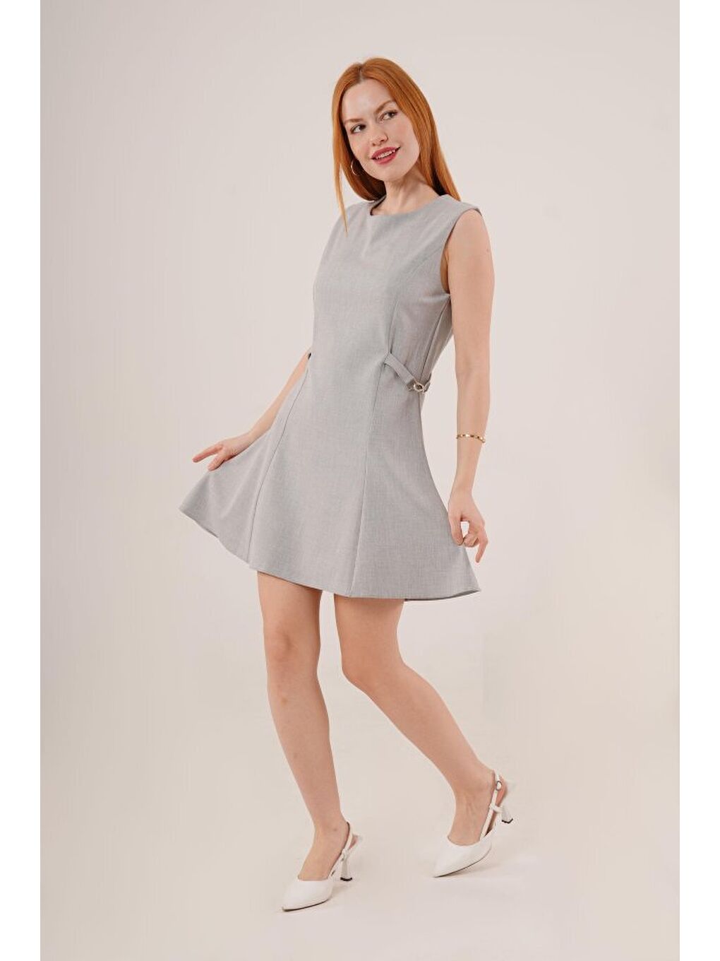 Yanları Zincir Detaylı Sıfır Kol Gri Mini Elbise-3