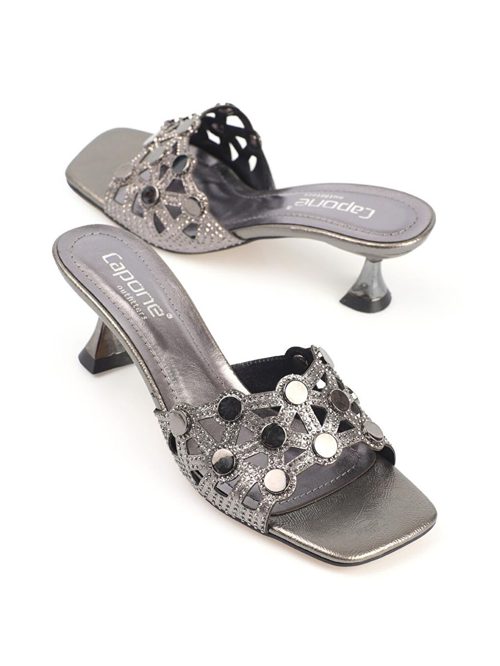 Gri Küt Burunlu Metal Aksesuarlı Kum Saati Topuklu Kırışık Rugan  Kadın Terlik