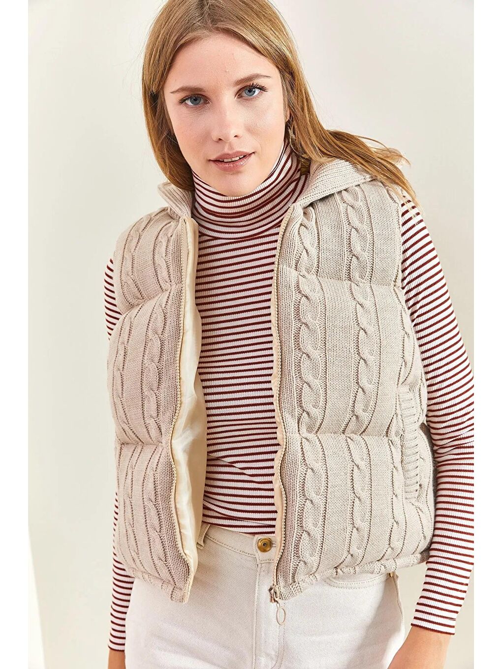 Bej Kadın Kapüşonlu Triko Örme Şişme Yelek-3