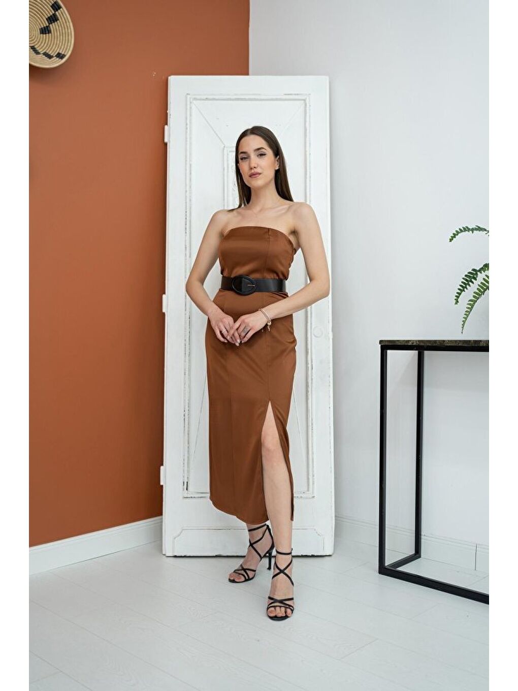 Kahverengi Straplez Saten Elbise