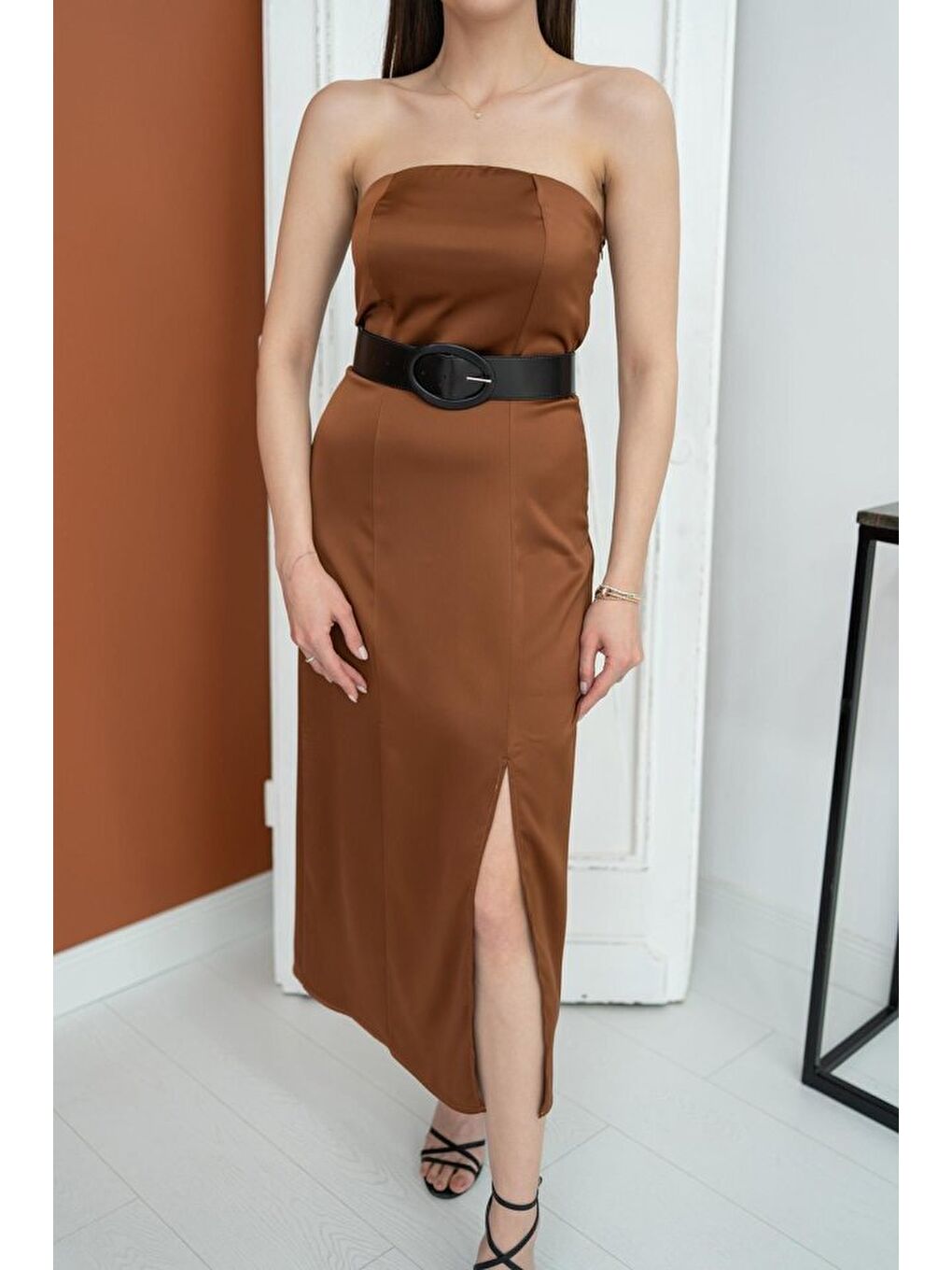 Kahverengi Straplez Saten Elbise-1