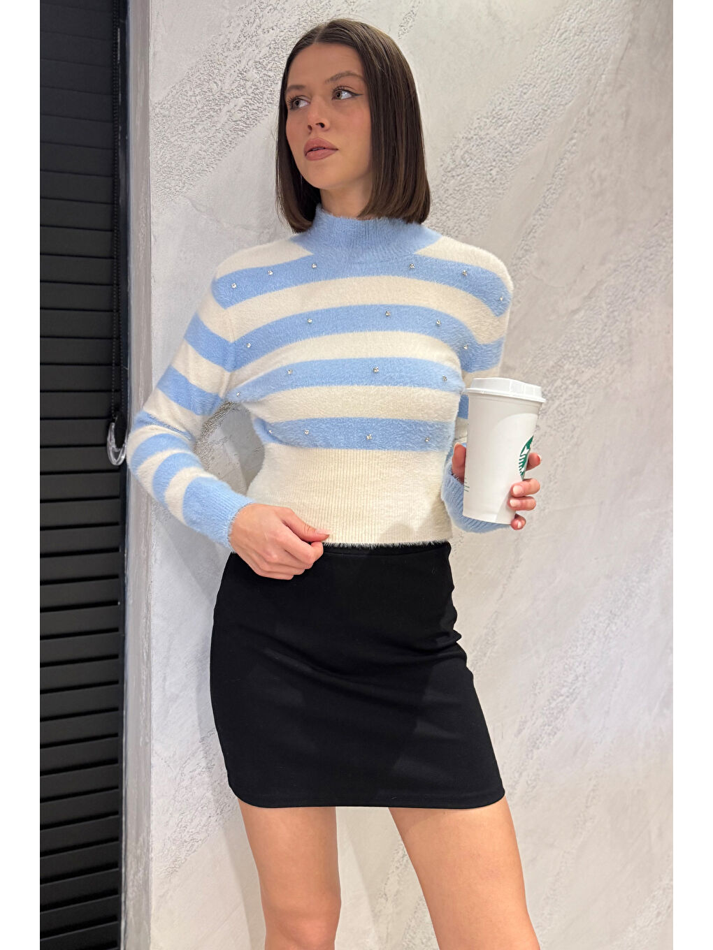 Ekru Kadın Balıkçı Yaka Taş Detaylı Crop Top Bluz-1