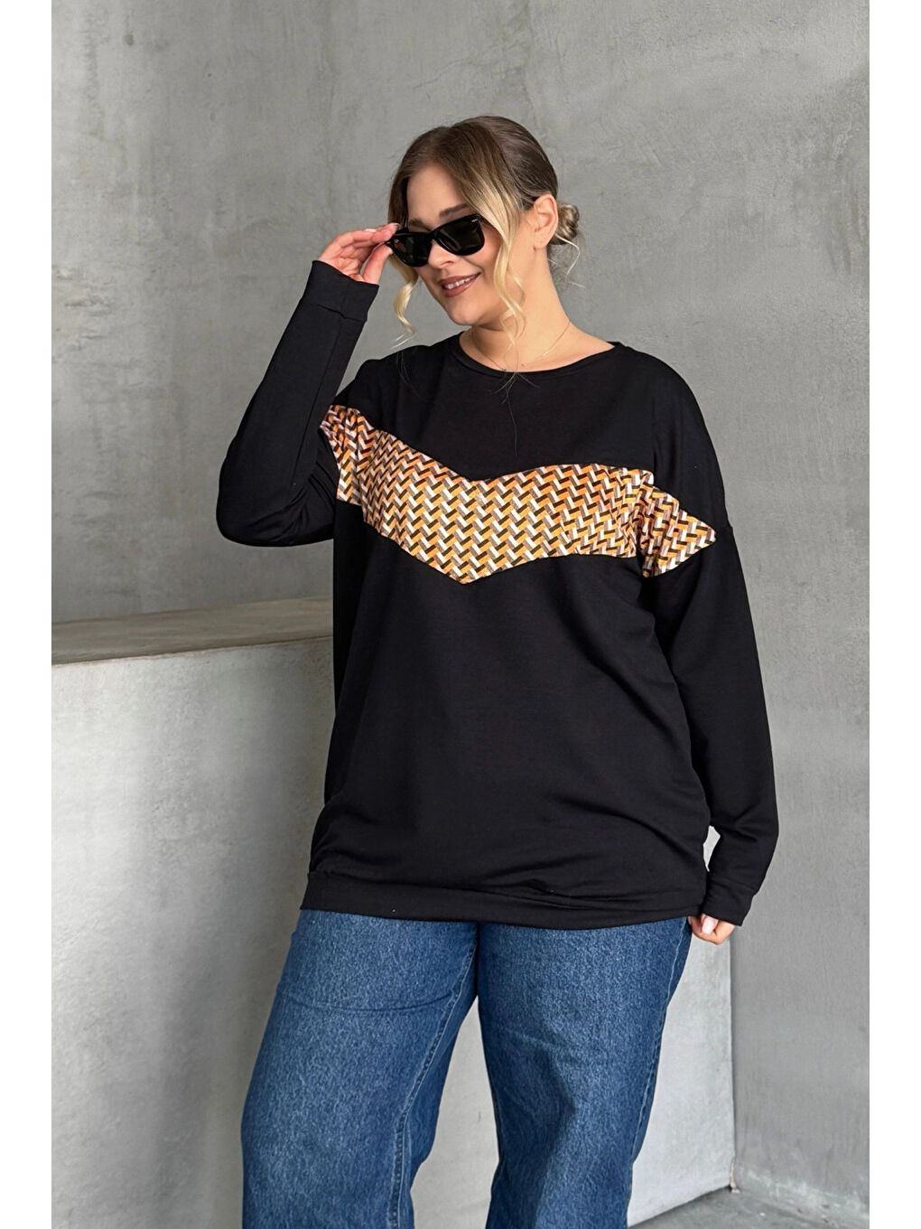 Stil Diva Siyah Büyük Beden Bisiklet Yaka Uzun Kollu Önü Baskılı Sweatshirt 300282 - 1