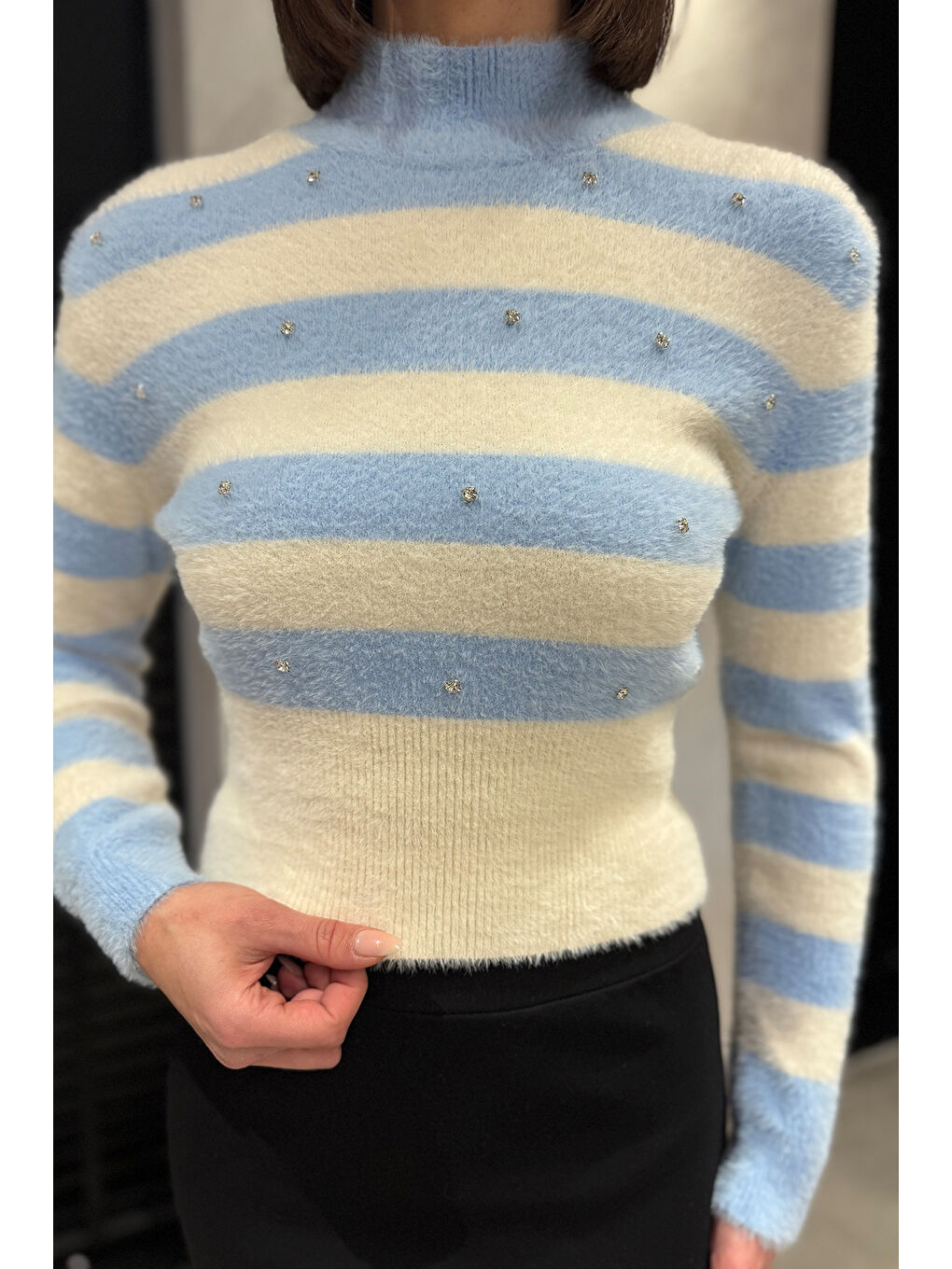 Ekru Kadın Balıkçı Yaka Taş Detaylı Crop Top Bluz-2