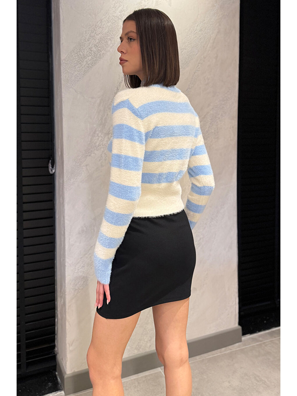 Ekru Kadın Balıkçı Yaka Taş Detaylı Crop Top Bluz-3