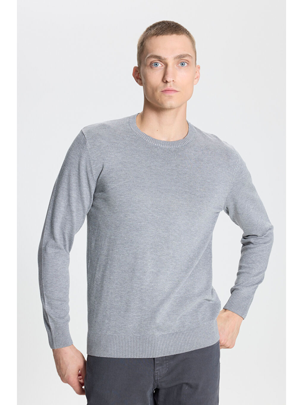 Erkek Gri Melanj Standart Fit Normal Kesim Bisiklet Yaka Triko Kazak