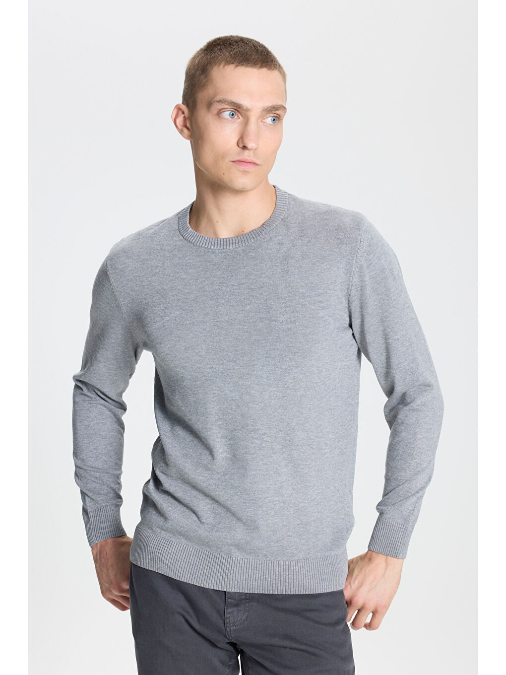 Erkek Gri Melanj Standart Fit Normal Kesim Bisiklet Yaka Triko Kazak-2