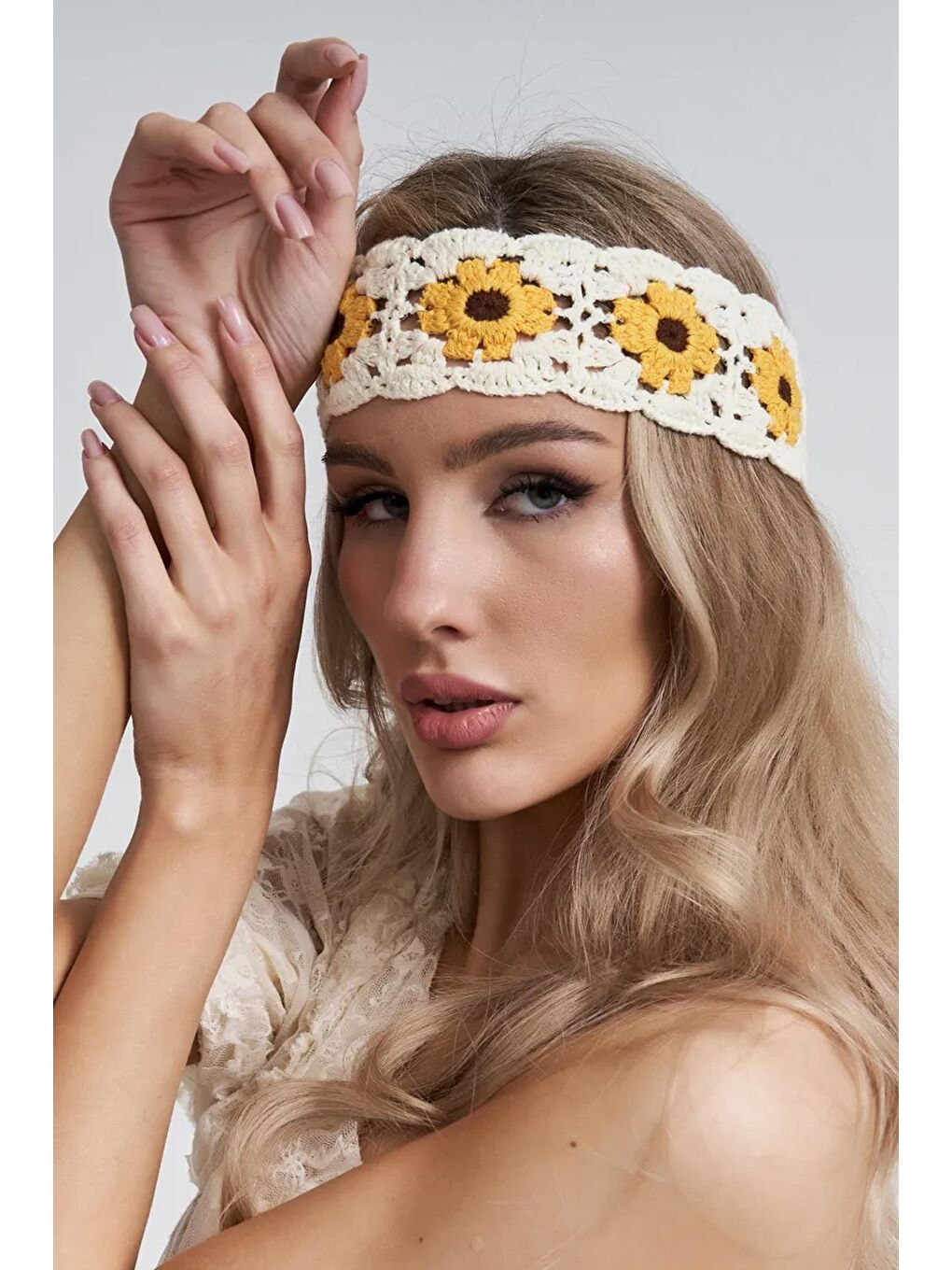 Beyaz Örgü Papatya Saç Bandı-1