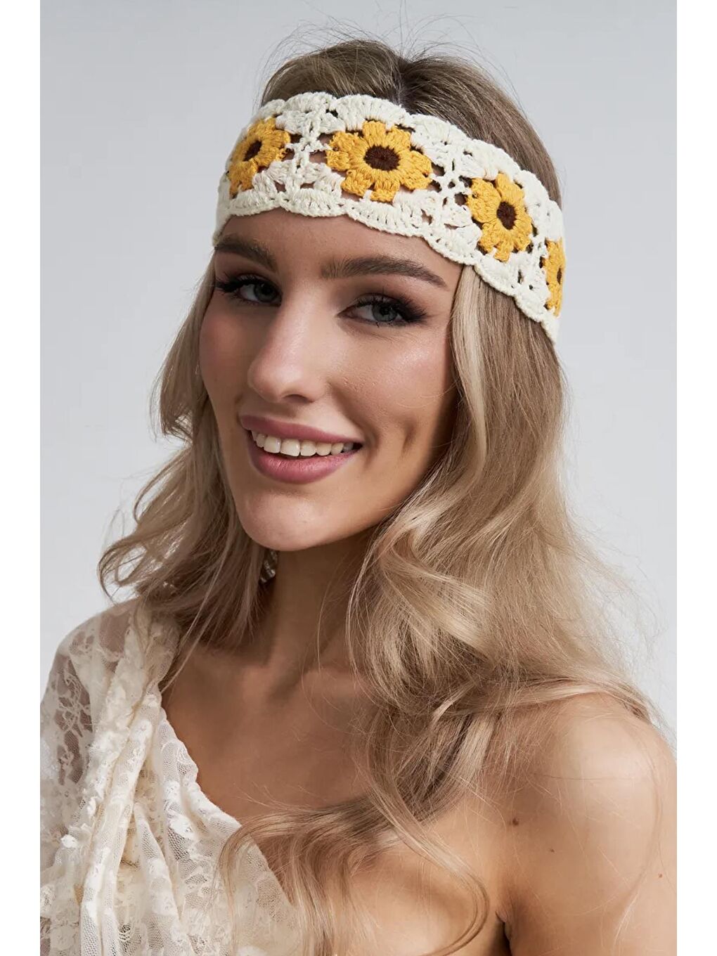Beyaz Örgü Papatya Saç Bandı-3