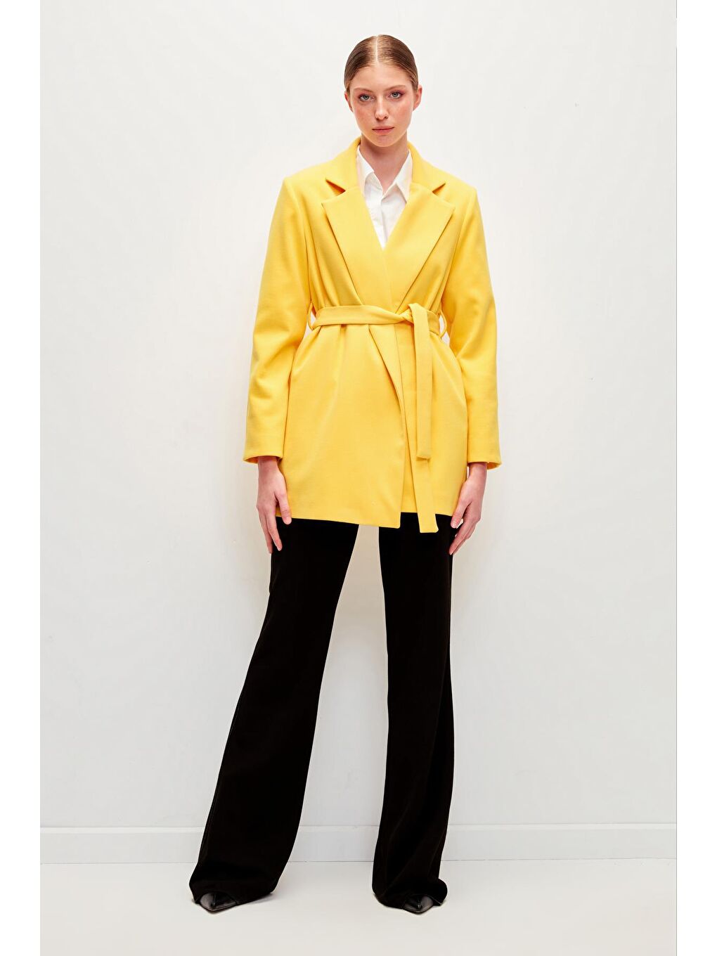 Düz Renk Kuşaklı Kruvaze Yaka Kaban-Sarı-2