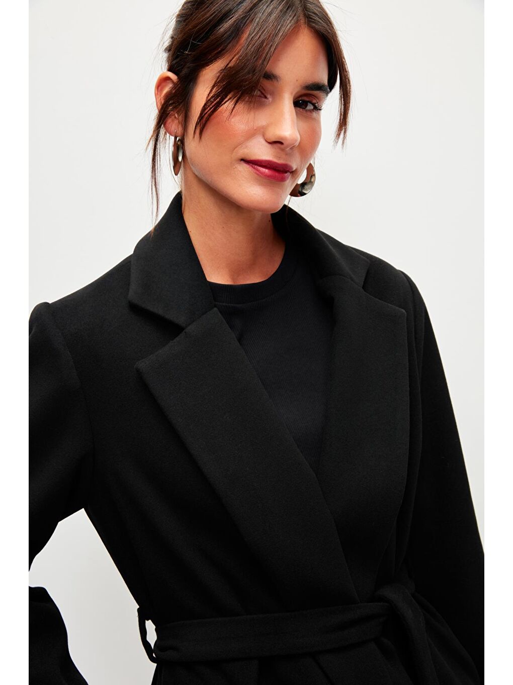 Düz Renk Kuşaklı Kruvaze Yaka Kaban-Siyah-3