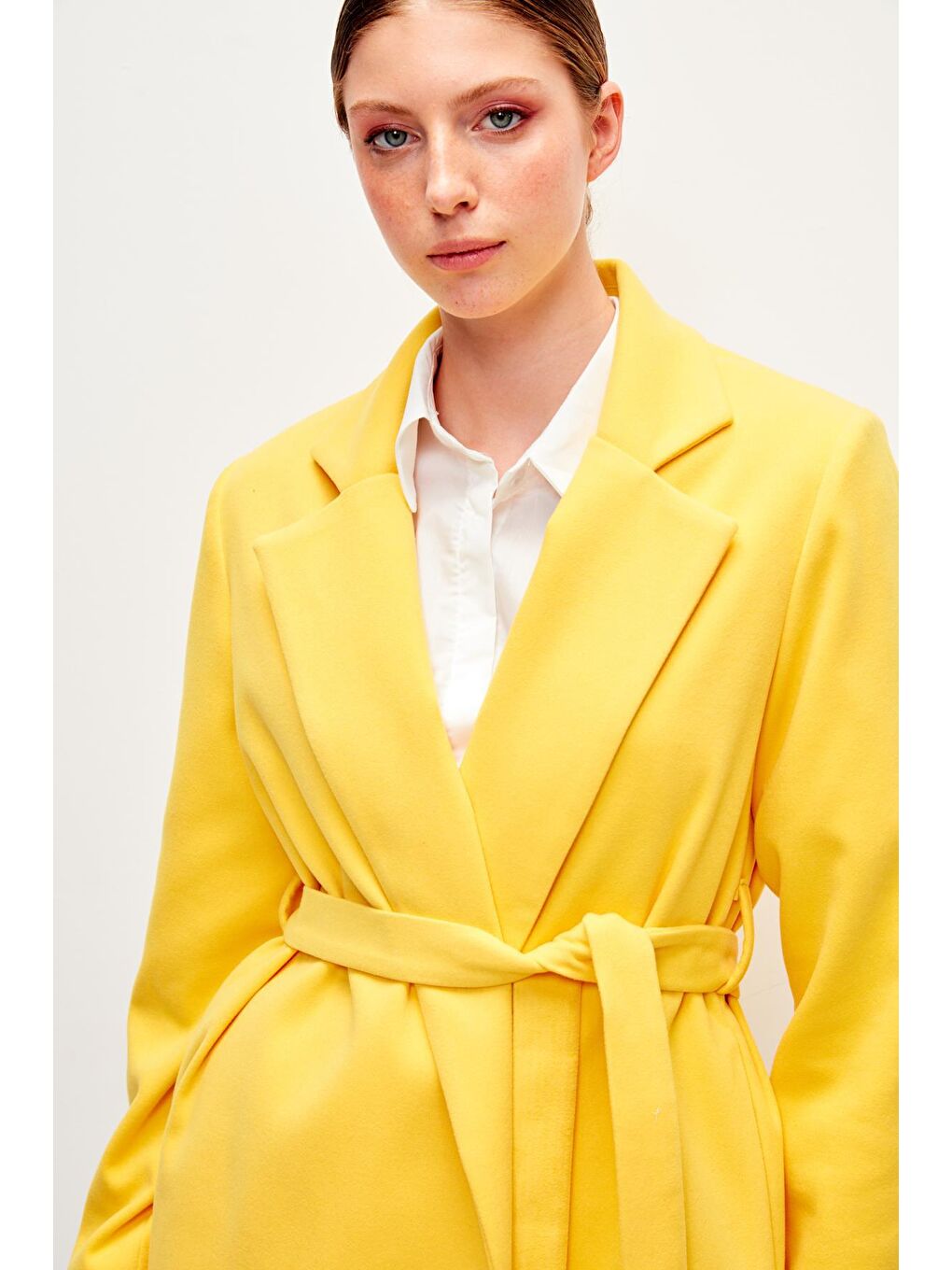 Düz Renk Kuşaklı Kruvaze Yaka Kaban-Sarı-3