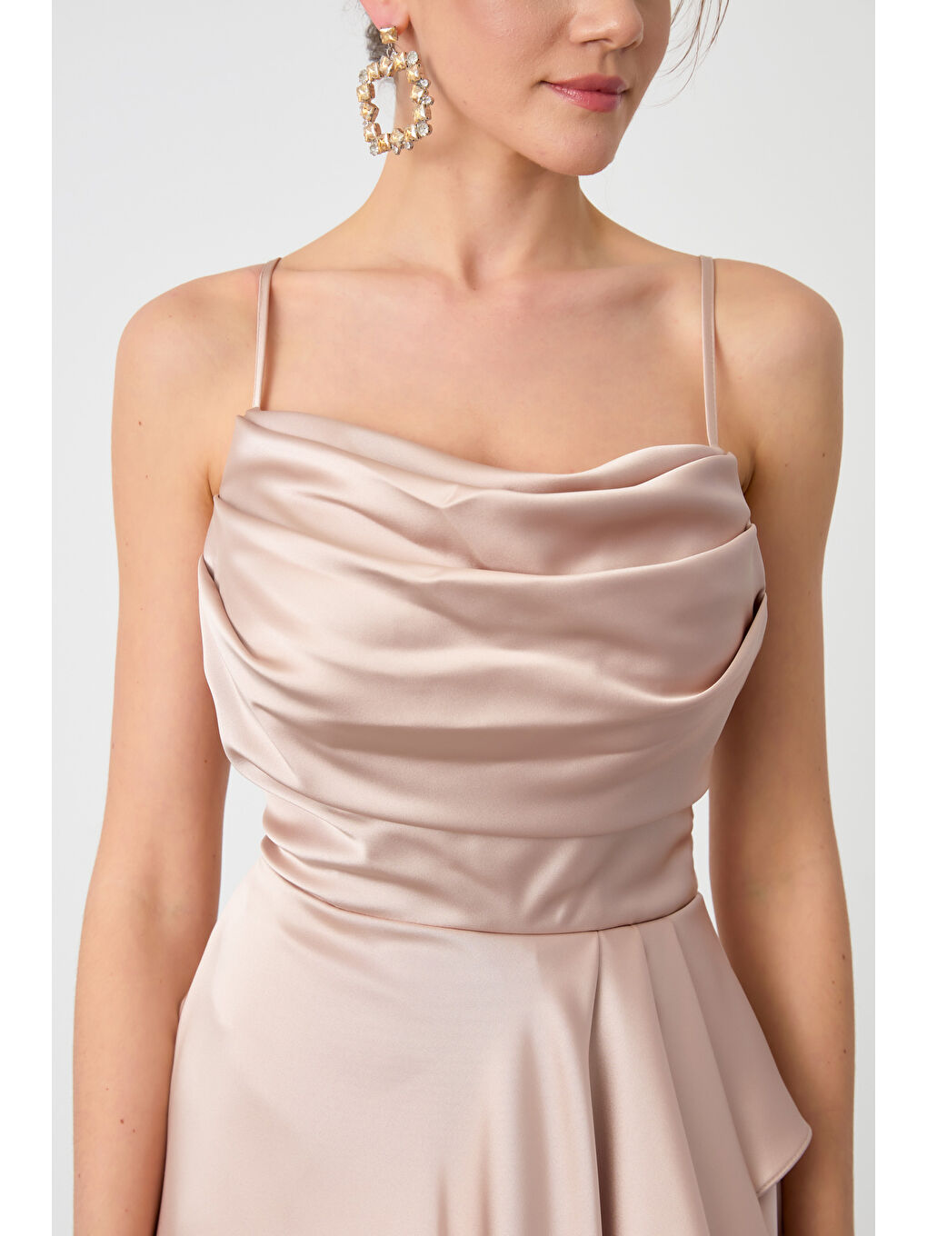 Kadın Bej Volanlı Yırtmaçlı Kısa Saten Abiye & Mezuniyet Elbisesi-3