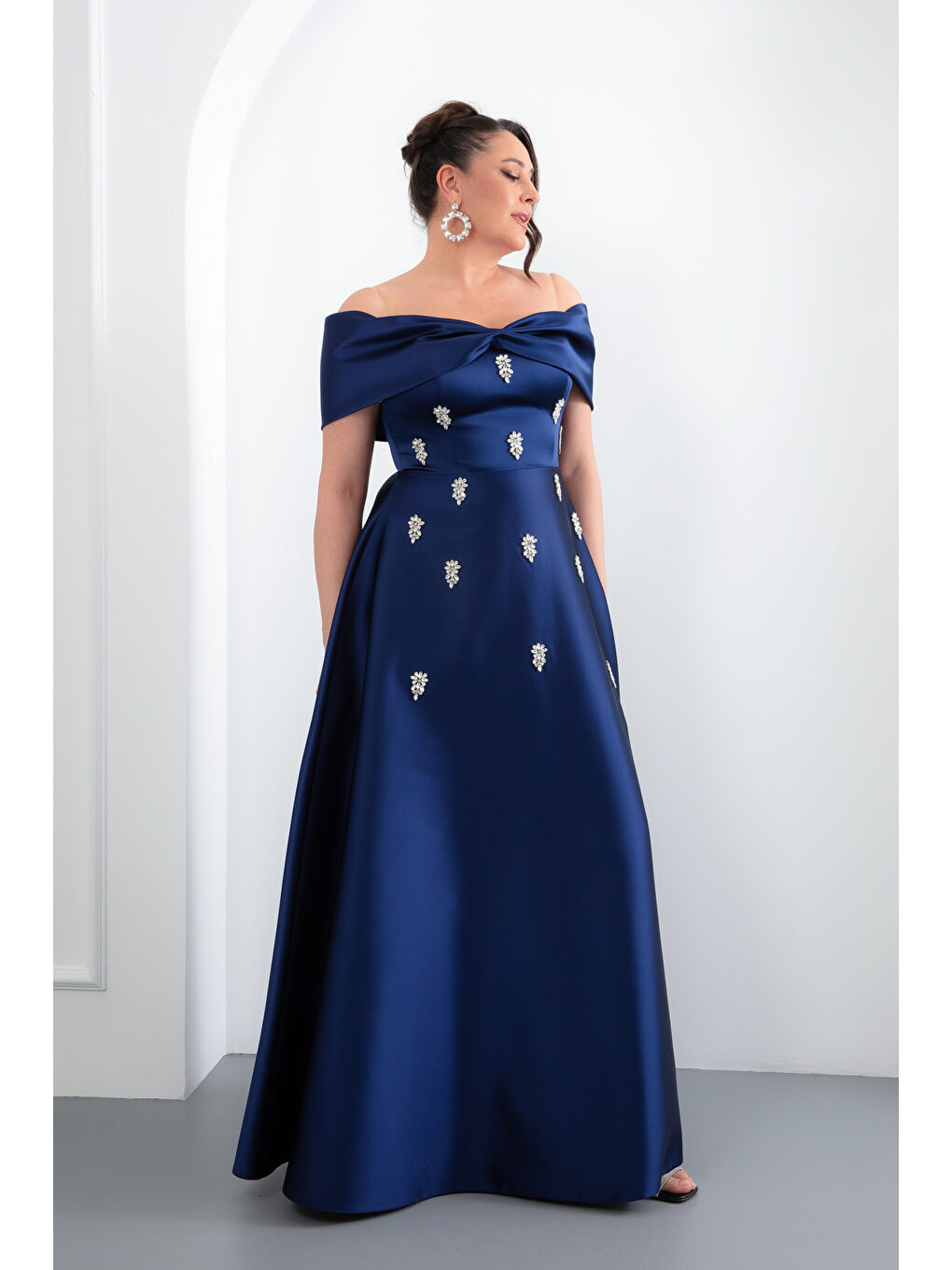 Kadın Lacivert Straplez Taşlı Büyük Beden Uzun Saten Abiye Elbise-1