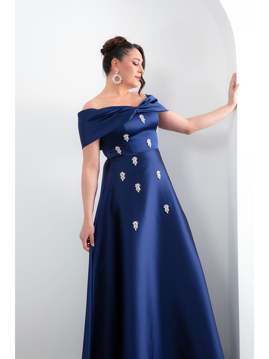 Kadın Lacivert Straplez Taşlı Büyük Beden Uzun Saten Abiye Elbise-2