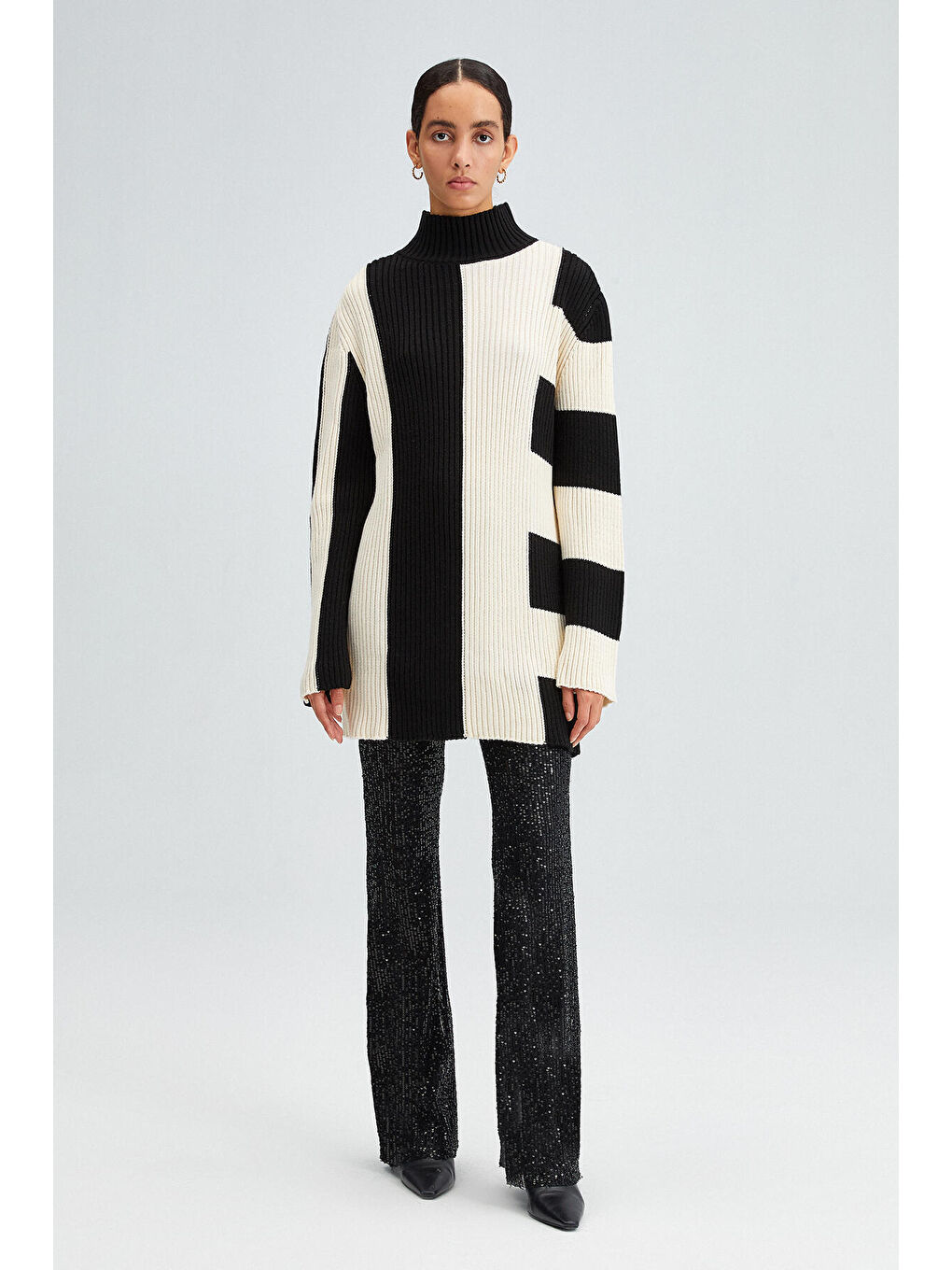 Siyah Asimetrik Çizgili Triko Kazak-2