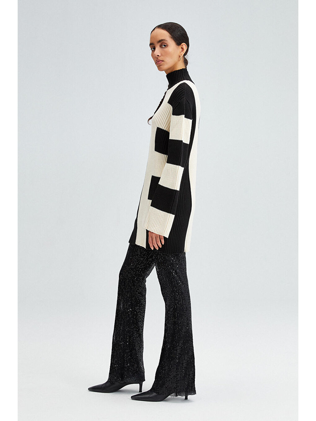 Siyah Asimetrik Çizgili Triko Kazak-3