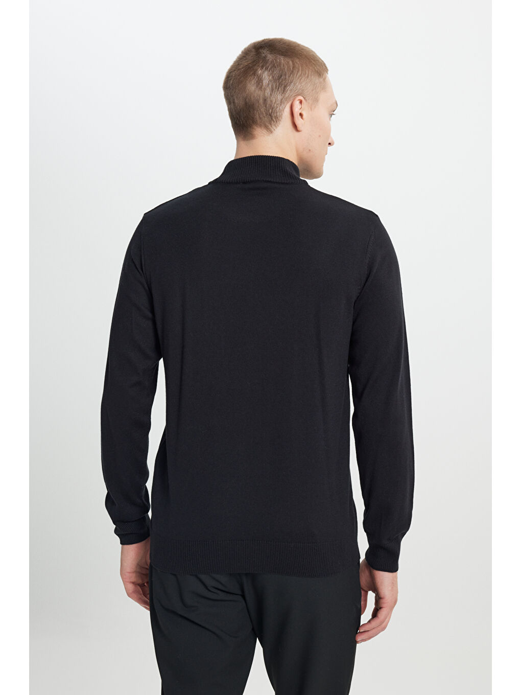 Erkek Siyah Standart Fit Normal Kesim Yarım Balıkçı Yaka Pamuklu Triko Kazak-5