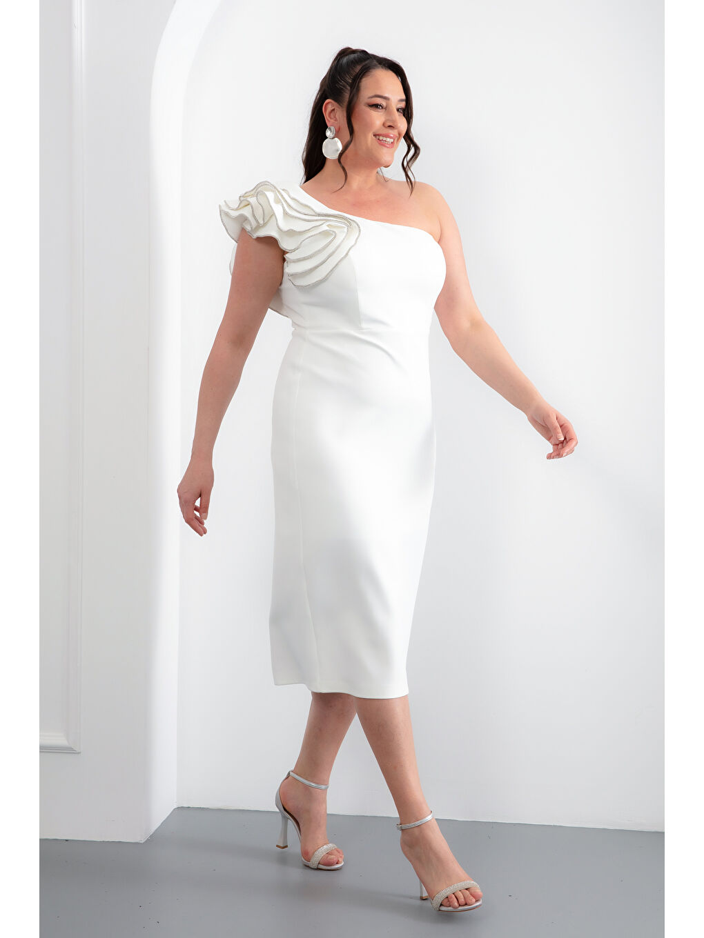 Kadın Beyaz Tek Omuz Büyük Beden Midi Abiye Elbise