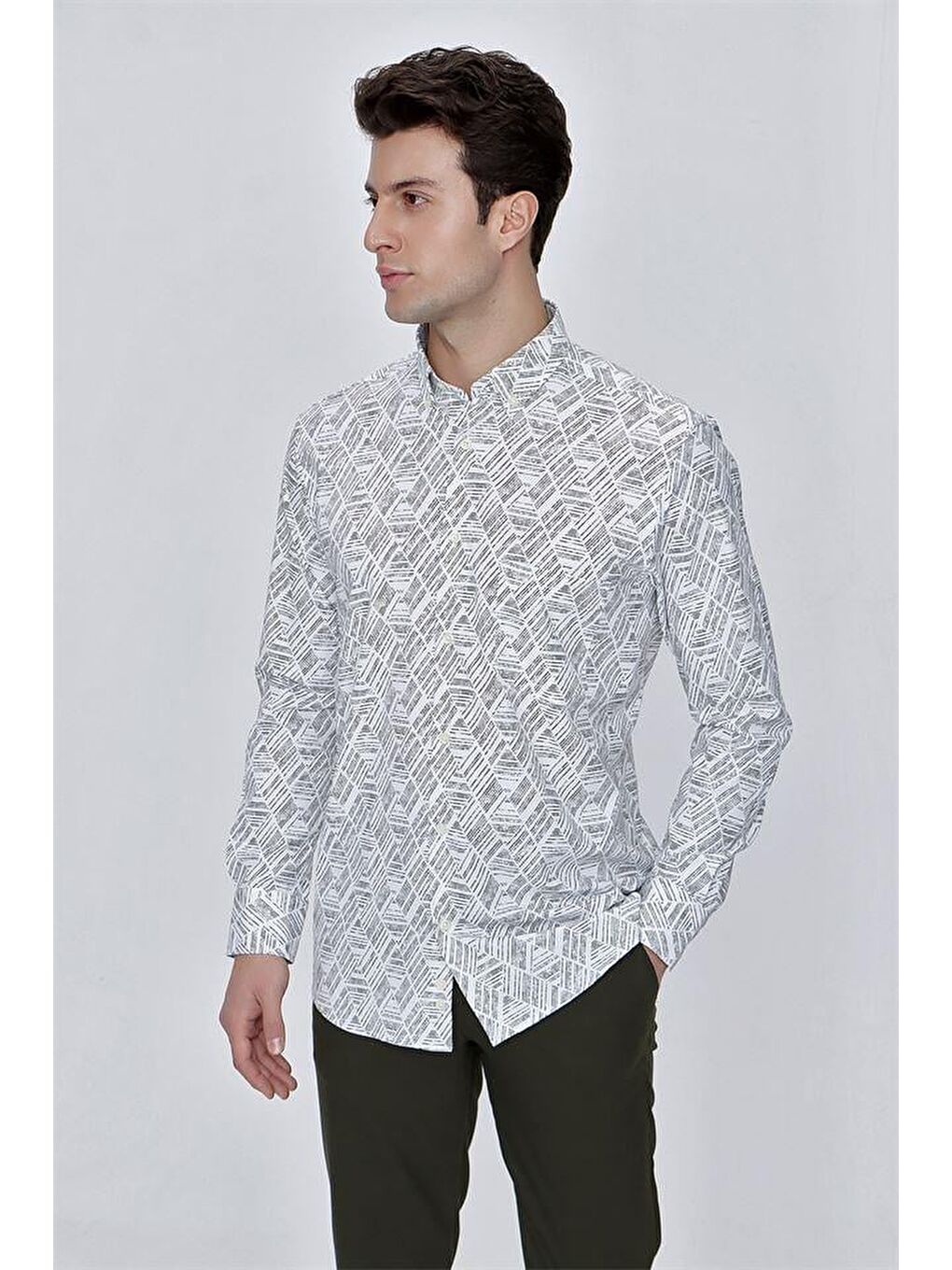 Koyu Yeşil Uzun Kol Düğmeli Yaka Cepli Comfort Fit Rahat Kesim Klasik Gömlek 1004225201