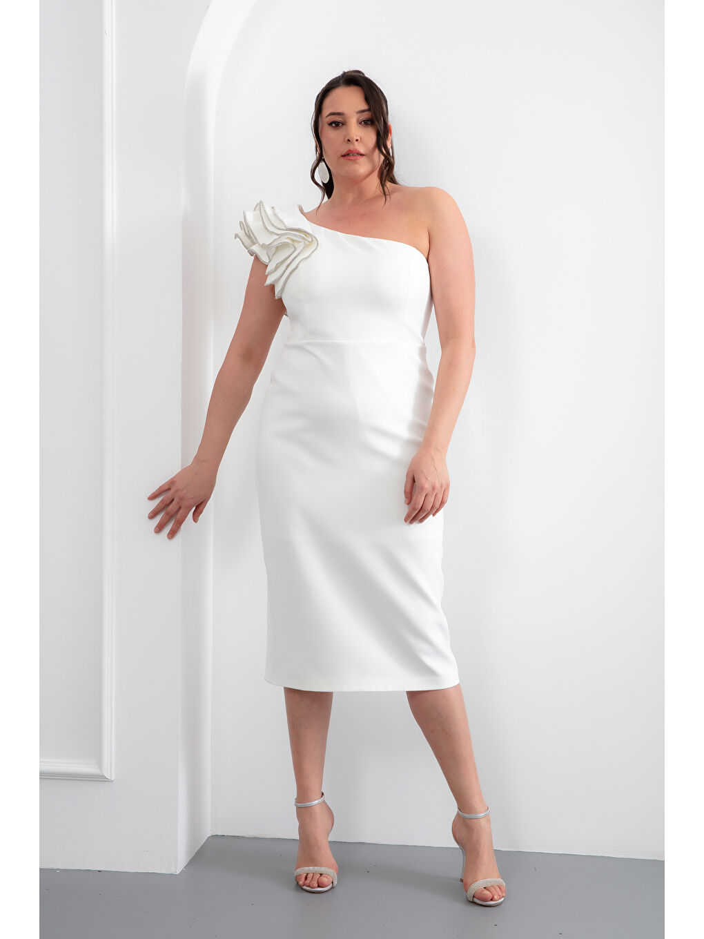 Kadın Beyaz Tek Omuz Büyük Beden Midi Abiye Elbise-1