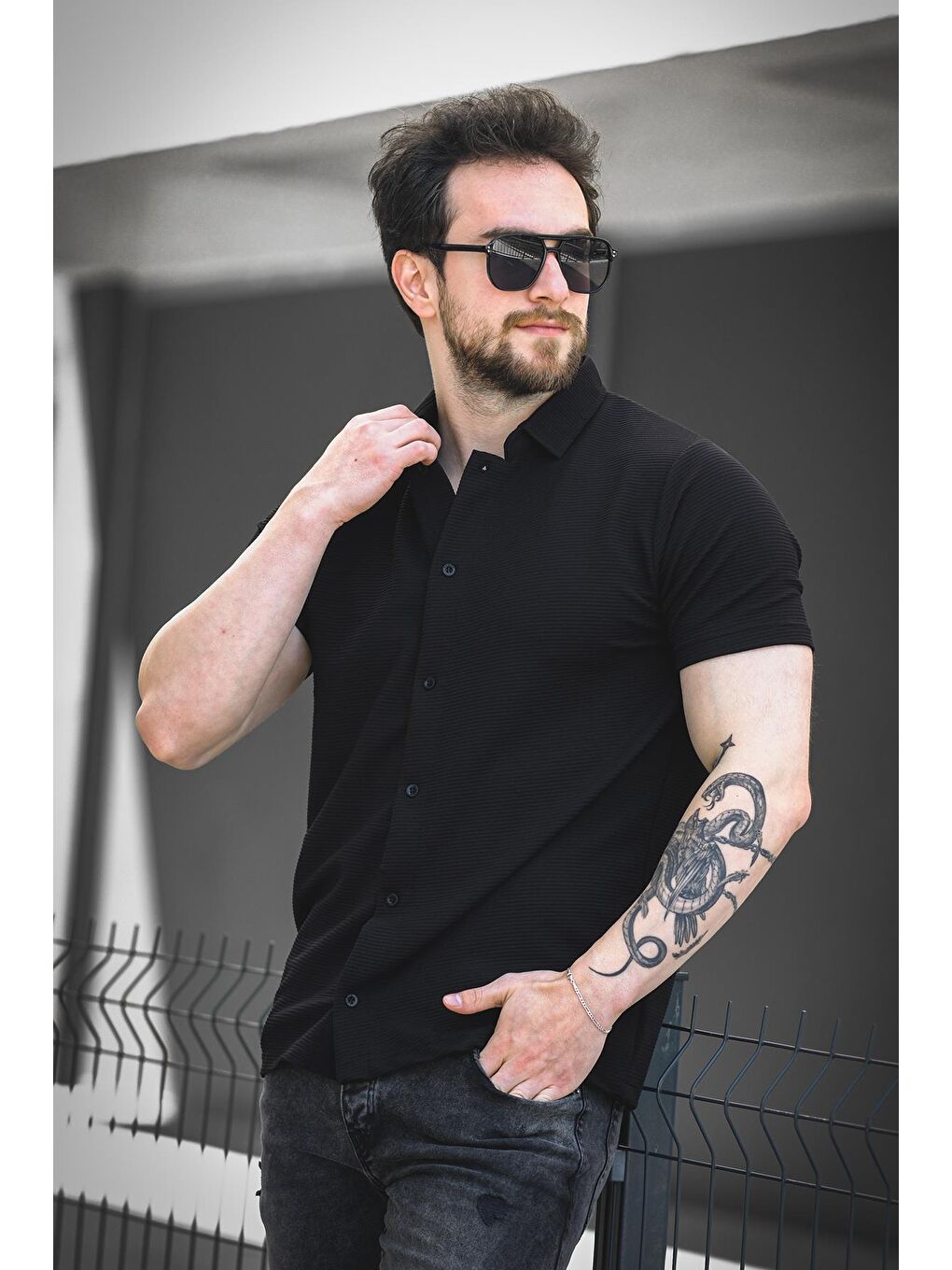 Siyah Vitto Otoban Kumaş Slim Elastanlı Kısa Kol Erkek Gömlek-1