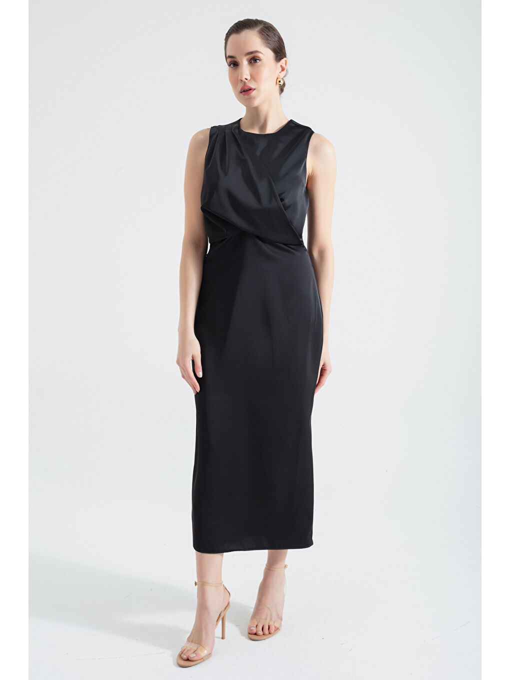 Kadın Siyah Bisiklet Yaka Midi Saten Elbise