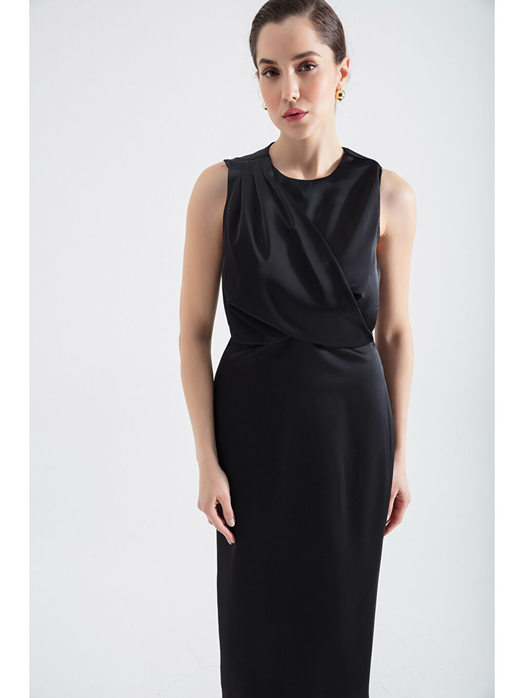 Kadın Siyah Bisiklet Yaka Midi Saten Elbise-2