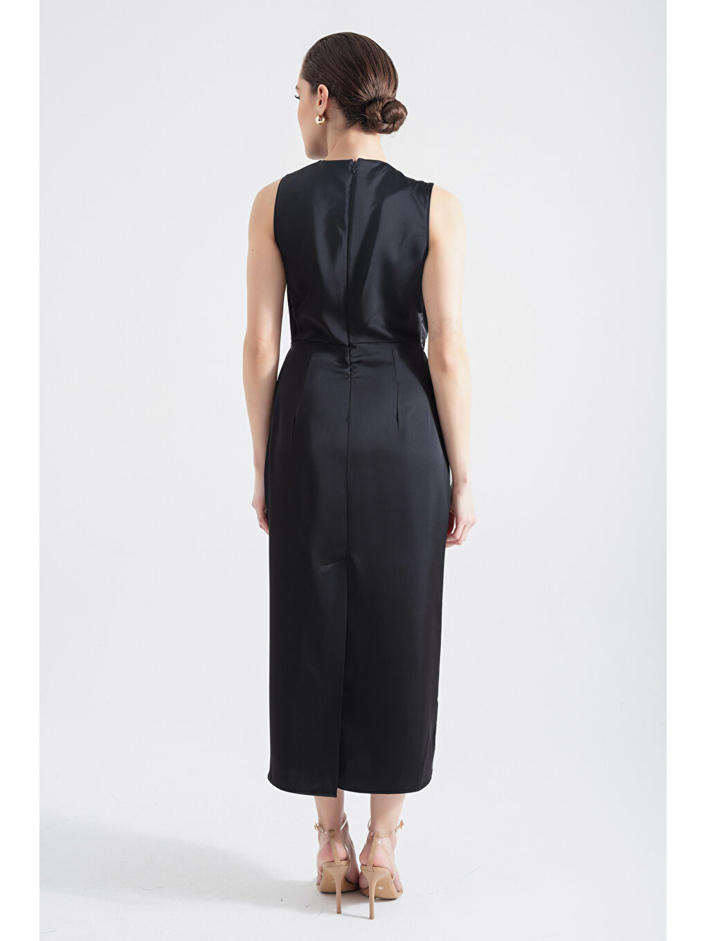 Kadın Siyah Bisiklet Yaka Midi Saten Elbise-4
