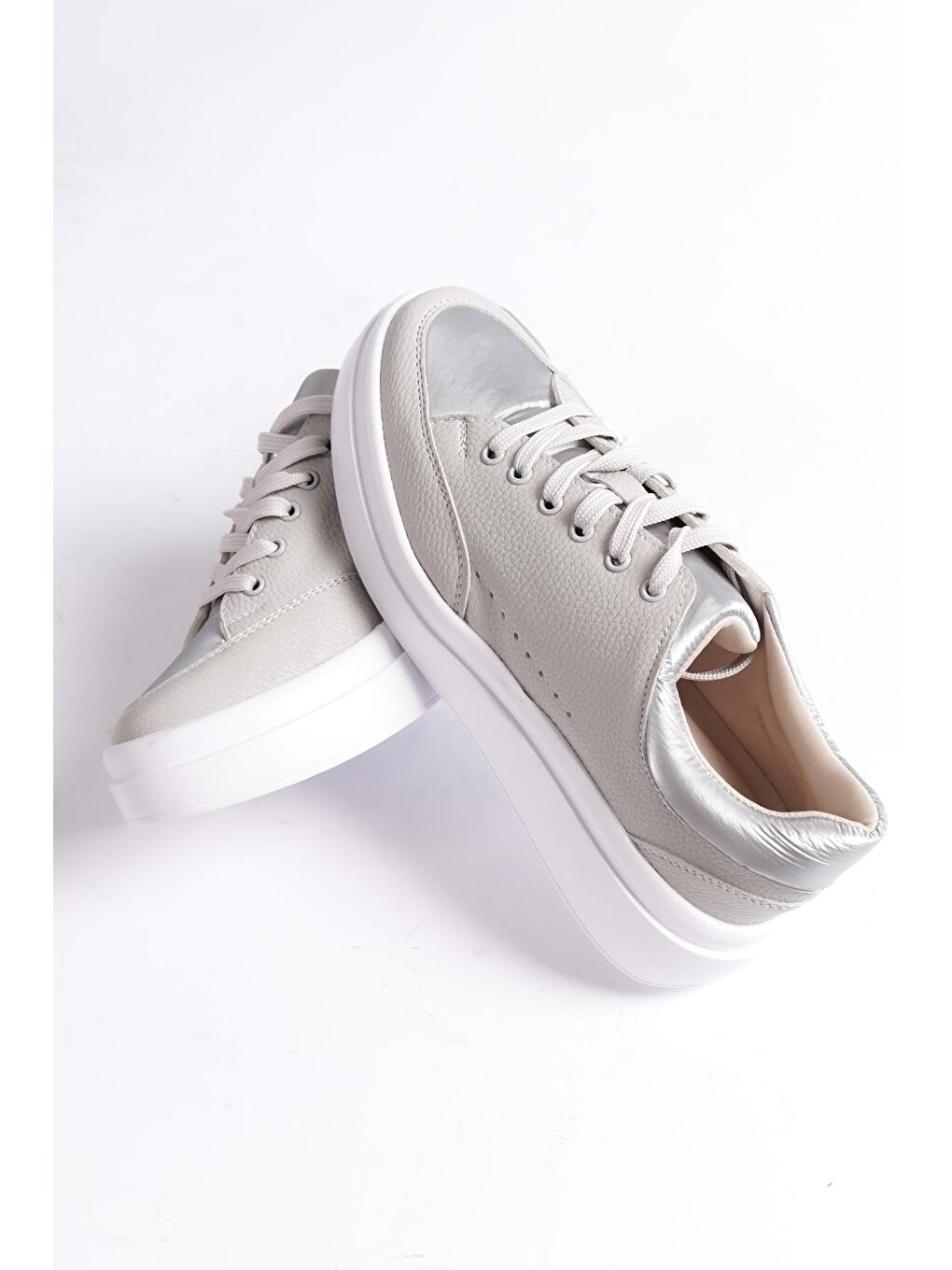 Gri Yuvarlak Burunlu Kadın Sneaker-1