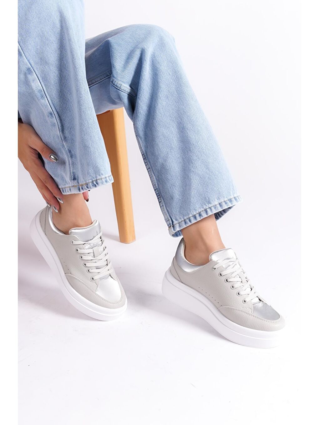 Gri Yuvarlak Burunlu Kadın Sneaker-3