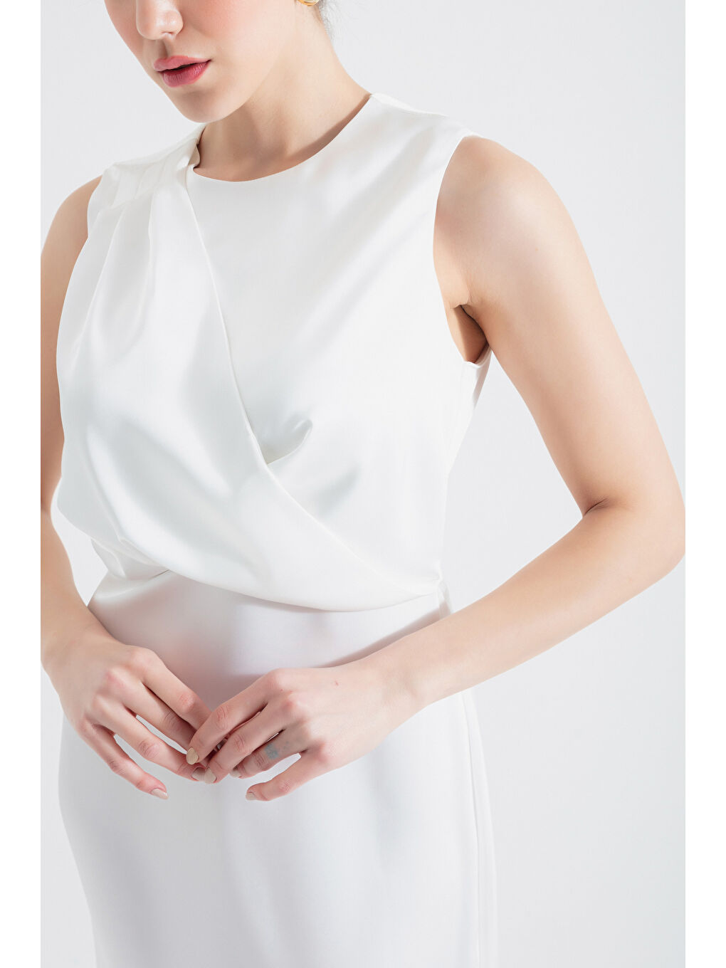 Kadın Beyaz Bisiklet Yaka Midi Saten Elbise-3