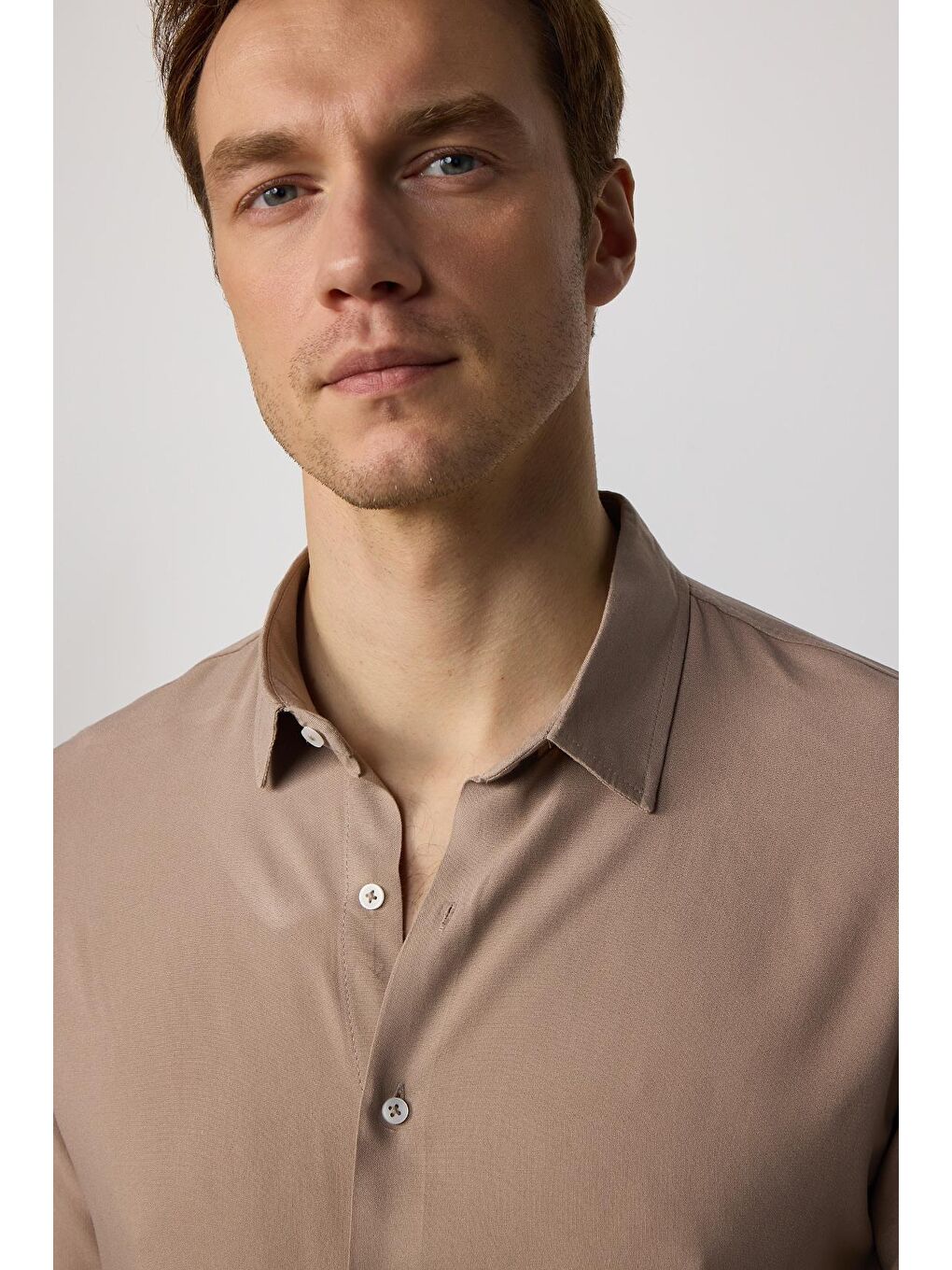 Bej Slim Fit Uzun Kollu Dar Kesim Dökümlü Viskon Vizon Erkek Gömlek-1