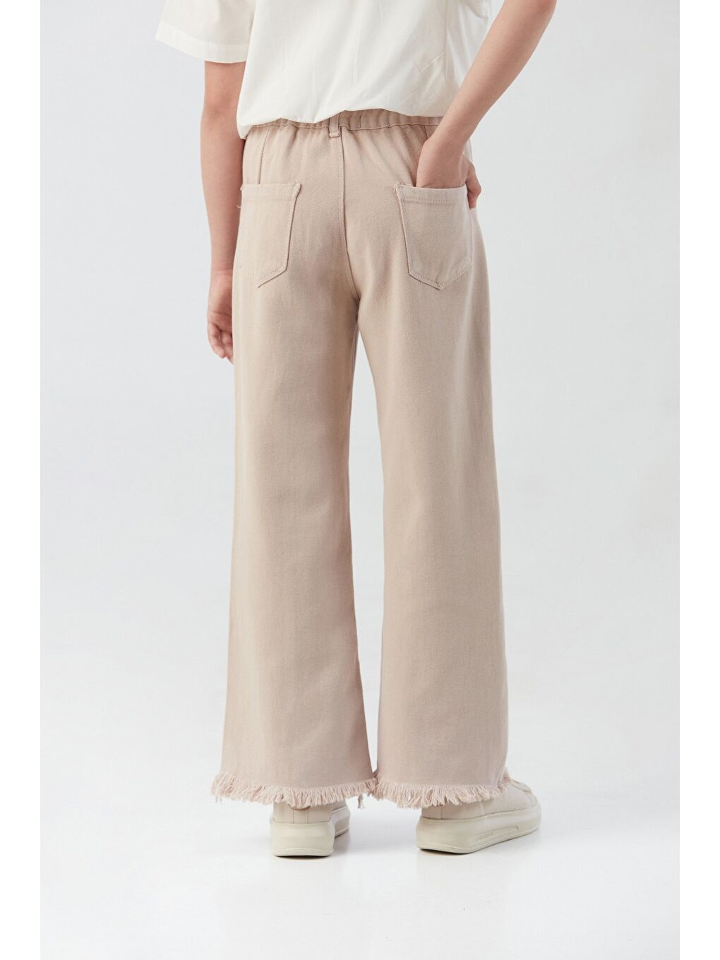 Bej Beli Lastikli Paçası Püsküllü Yırtık Detaylı Kız Çocuk Pantolon-4