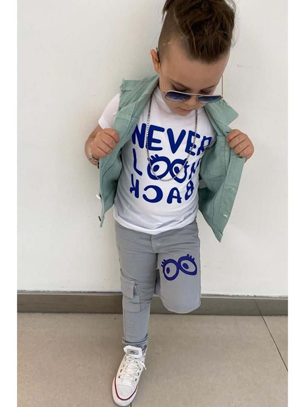 Turkuaz Erkek Çocuk Üzeri Göz ve Yazı Baskılı Tişört Sıfır Kol Jean Su Yeşili Yelek Alt Üst Takım-2