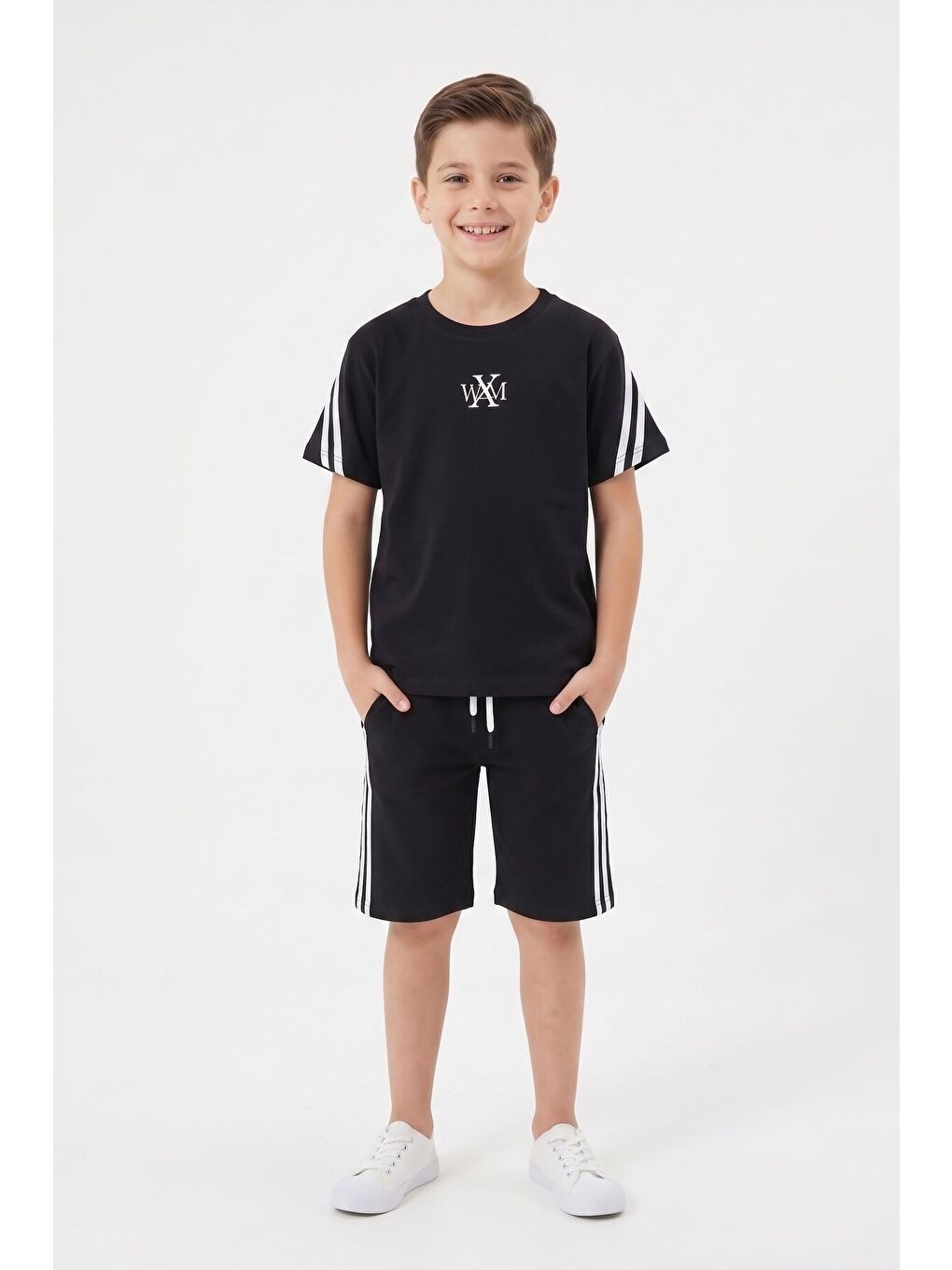 Siyah Logolu Tişörtlü Şerit Detaylı Şortlu Erkek Çocuk Takım 23811