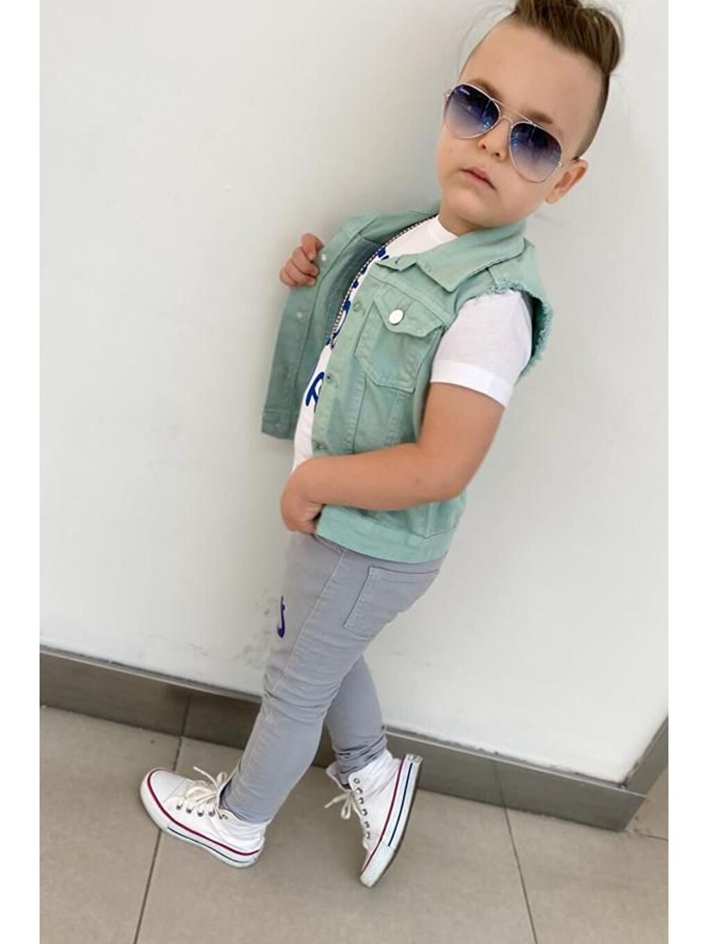 Turkuaz Erkek Çocuk Üzeri Göz ve Yazı Baskılı Tişört Sıfır Kol Jean Su Yeşili Yelek Alt Üst Takım-3
