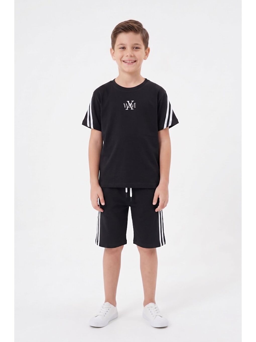 Siyah Logolu Tişörtlü Şerit Detaylı Şortlu Erkek Çocuk Takım 23811-1