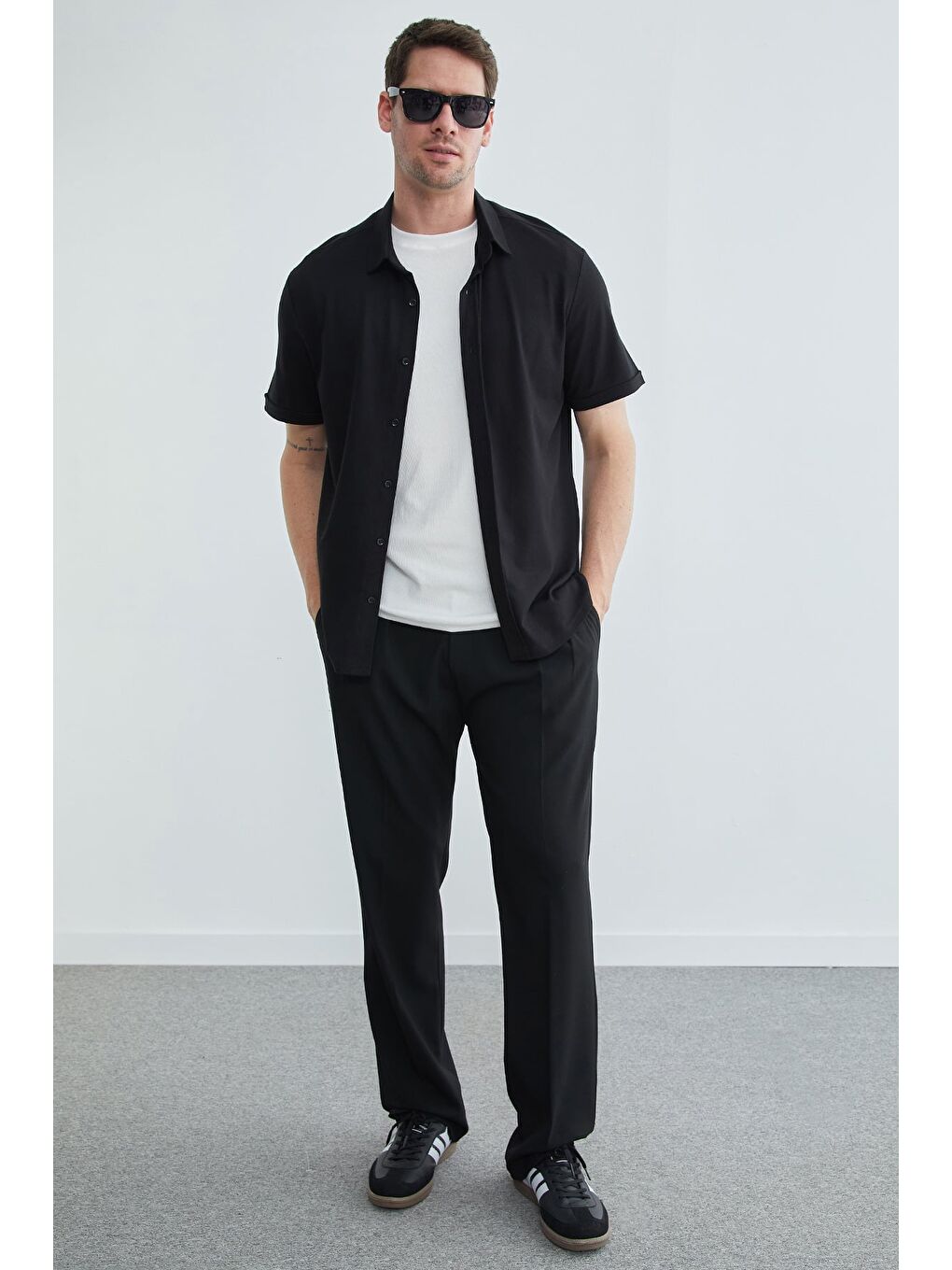 Siyah Basic Düğmeli Kısa Kol Gömlek-1