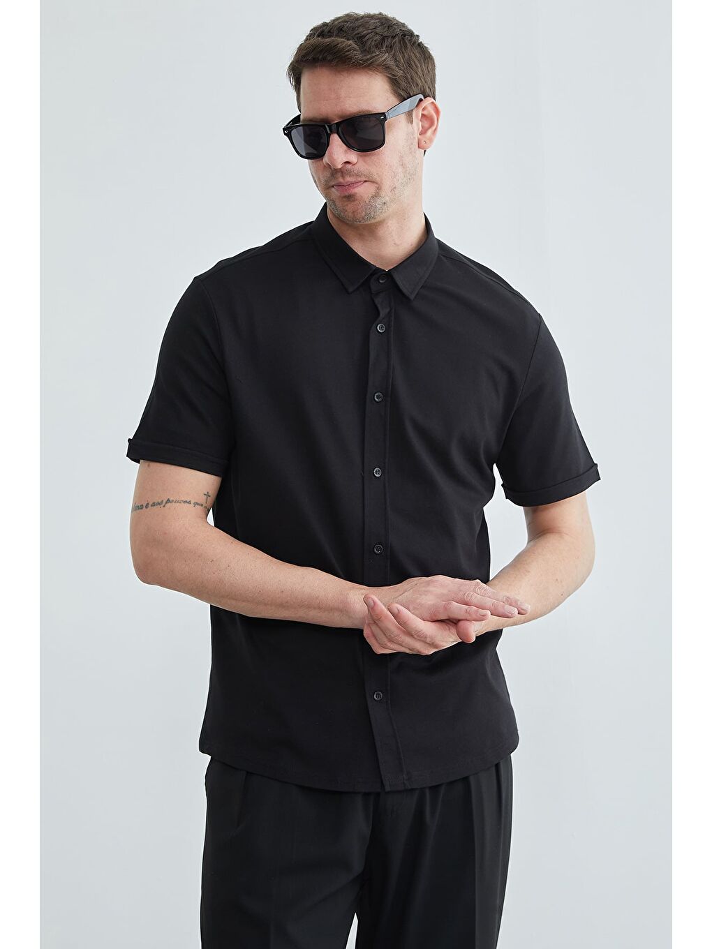 Siyah Basic Düğmeli Kısa Kol Gömlek-2