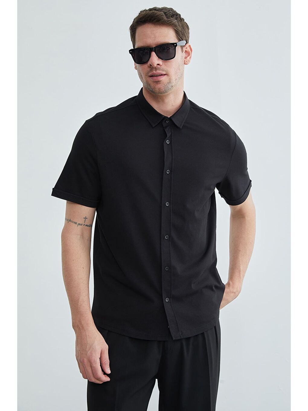 Siyah Basic Düğmeli Kısa Kol Gömlek-3