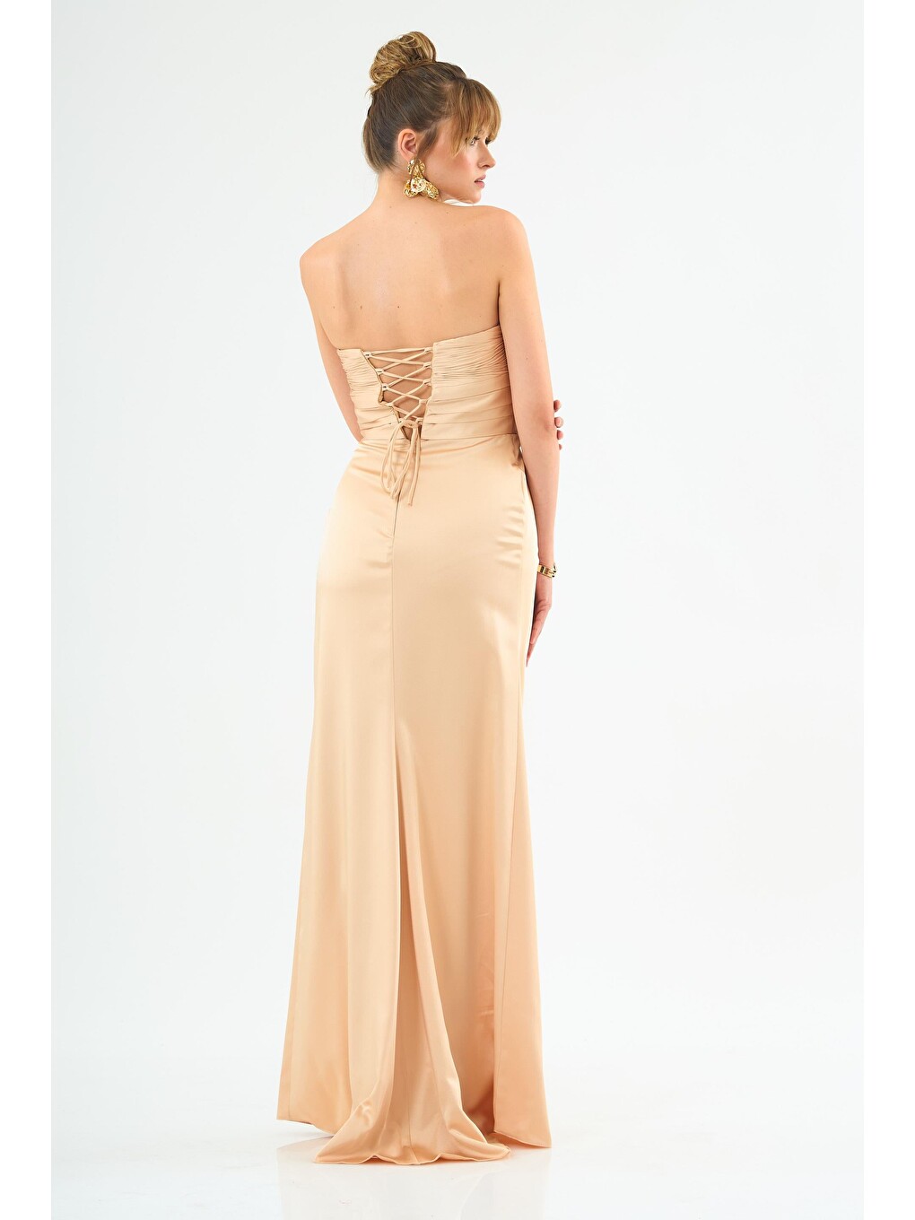 Sarı Gold Straplez Pliseli Saten Abiye Elbise-4